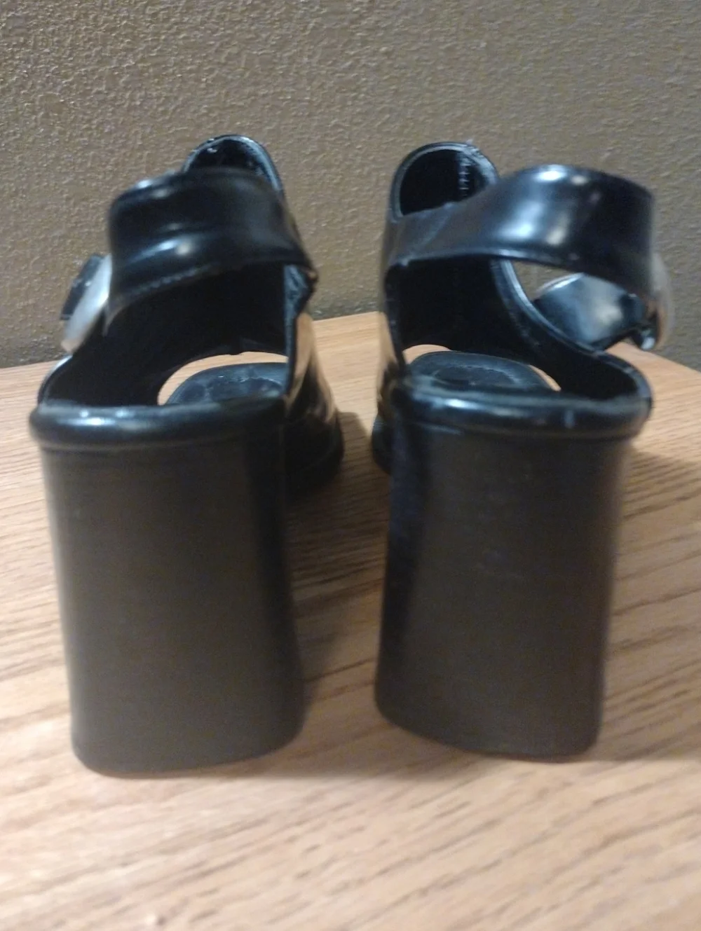 JANET & JANET Size EU 38.5 USW 8.5. Sandals Black Leather. Made in Italy